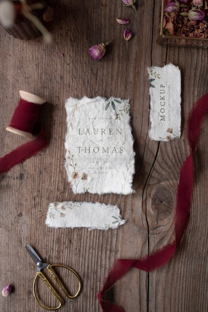 Free Top View Of Mock-Up Rustic Paper Wedding Invitation With Leaves And Flowers Psd
