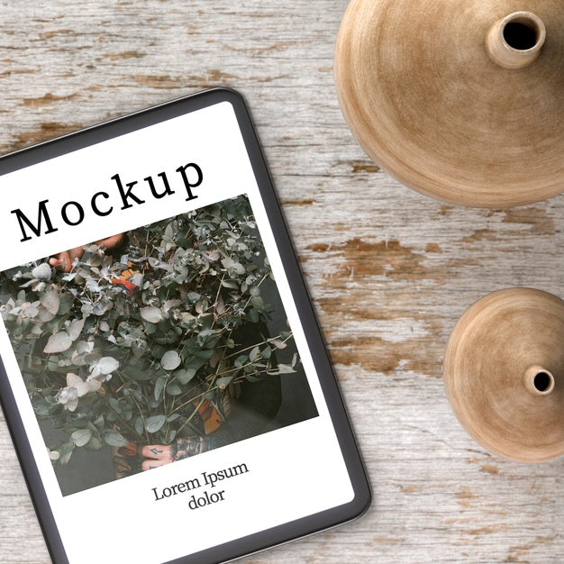 Free Top View Of Vases On Wooden Surface As Decor Psd