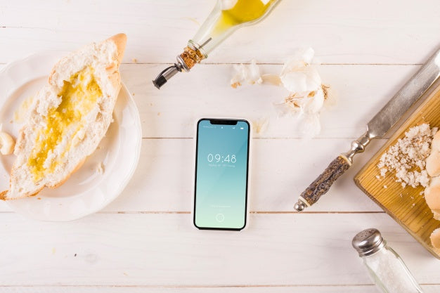 Free Traditional Spanish Food Mockup With Smartphone Psd
