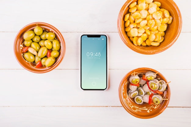 Free Traditional Spanish Food Mockup With Smartphone Psd