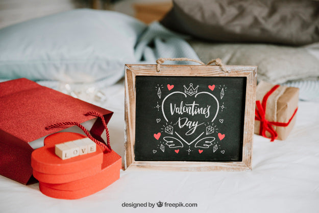 Free Valentine Frame Mockup Psd