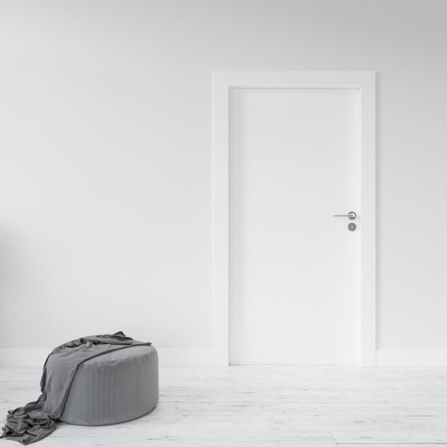 Free Wall With Blank Door Mockup Psd