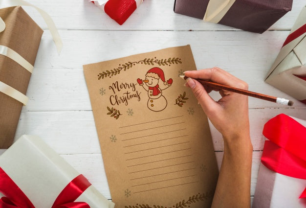 Free Wishlist Mockup With Hand Psd