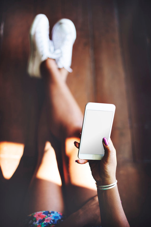 Free Woman Using A Smartphone With An Empty Screen Psd