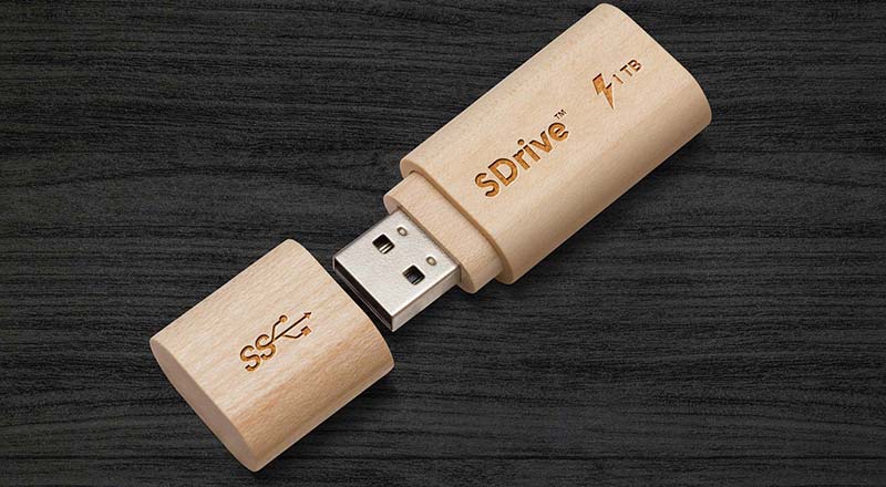 Free Wooden Usb Flash Drive Mockup Psd