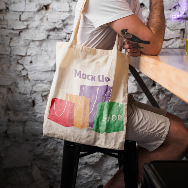 Free Young Man With Bag Mockup Psd