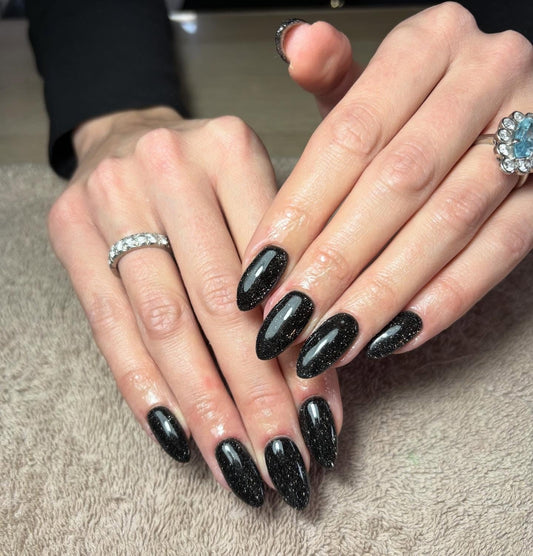 13 Black Sparkly Nail Ideas That Shine