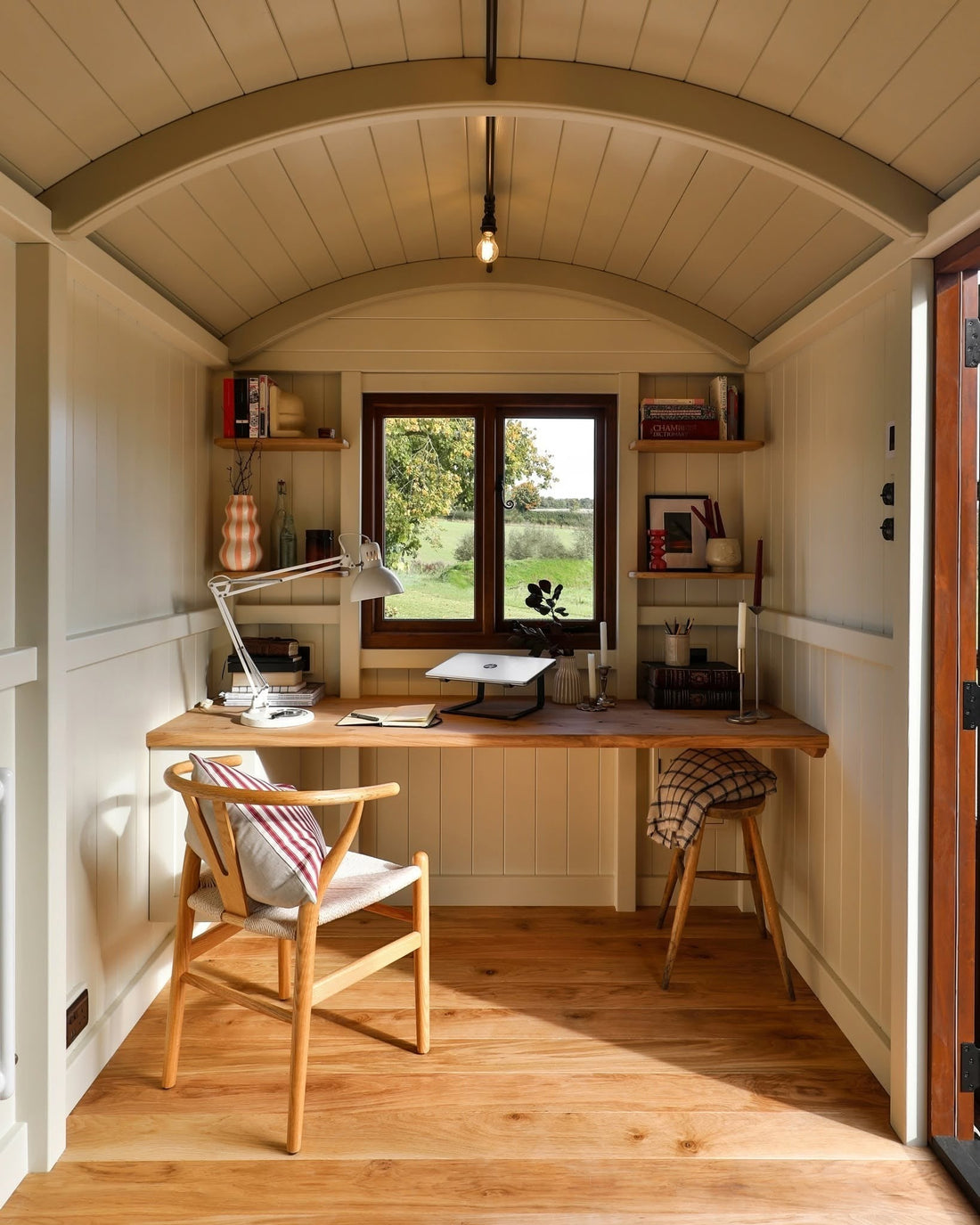 13 Tiny Home Office Ideas for Cozy Corners