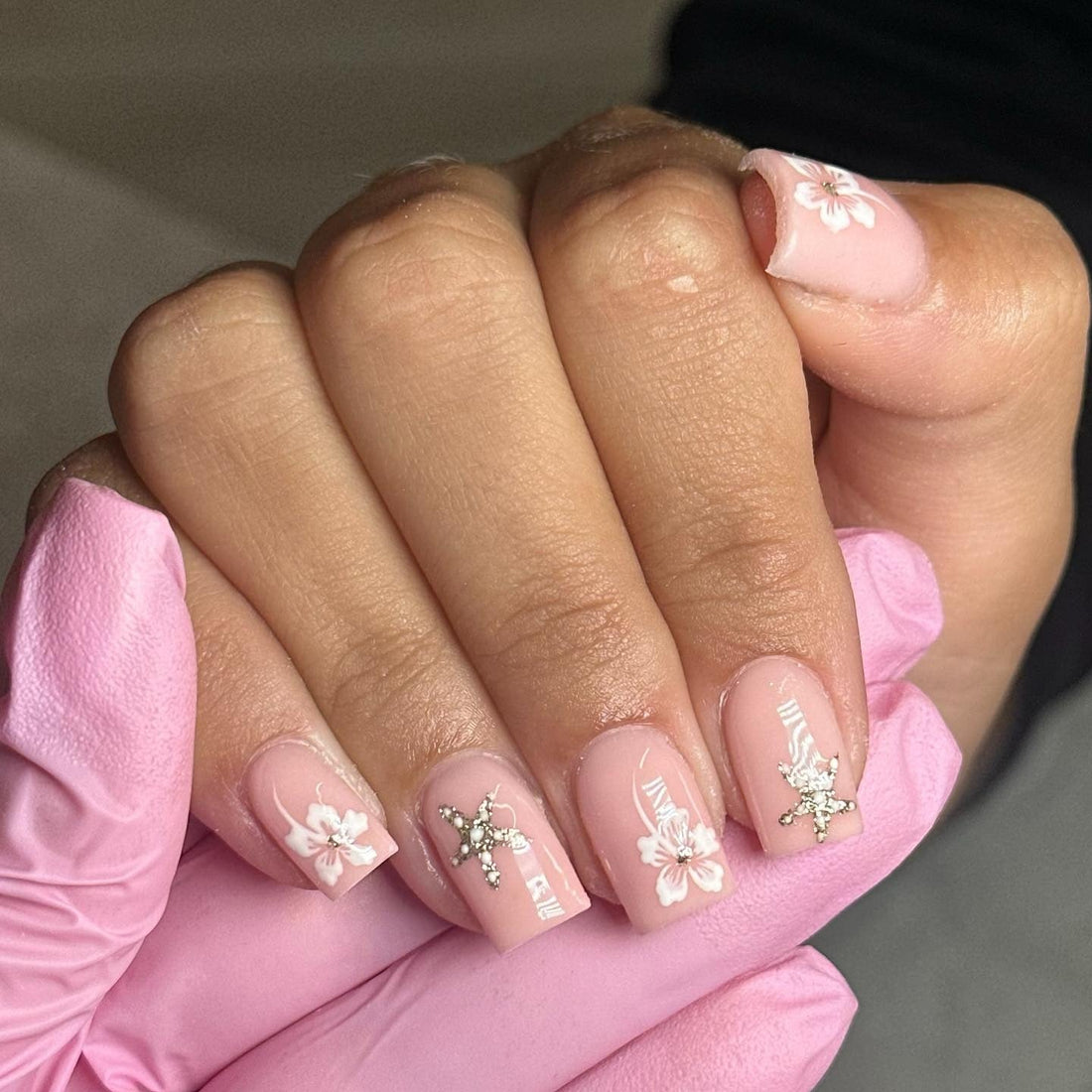 15 Holiday Nail Ideas You Can’t Resist
