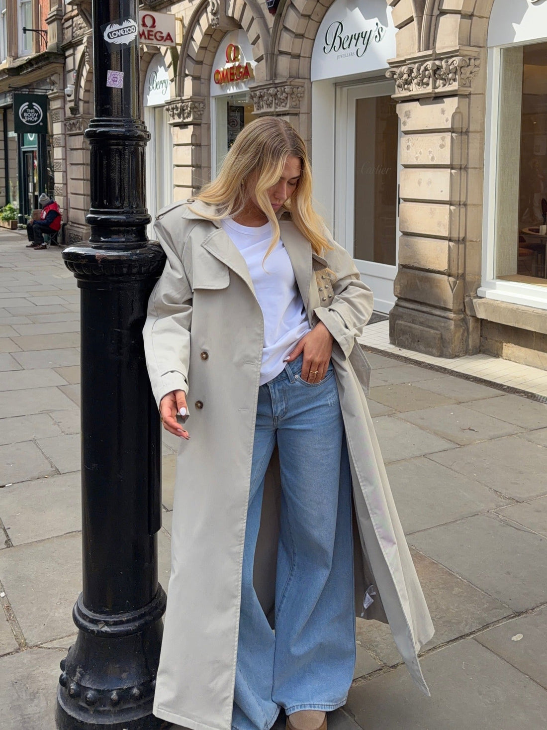 15 Stylish Outfits with Wide Leg Jeans 2026