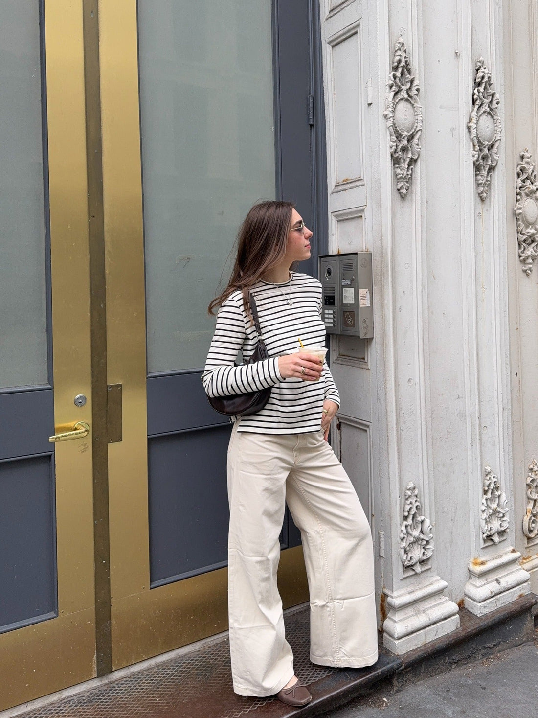 17 Modern Outfits with Flats to Try in 2026