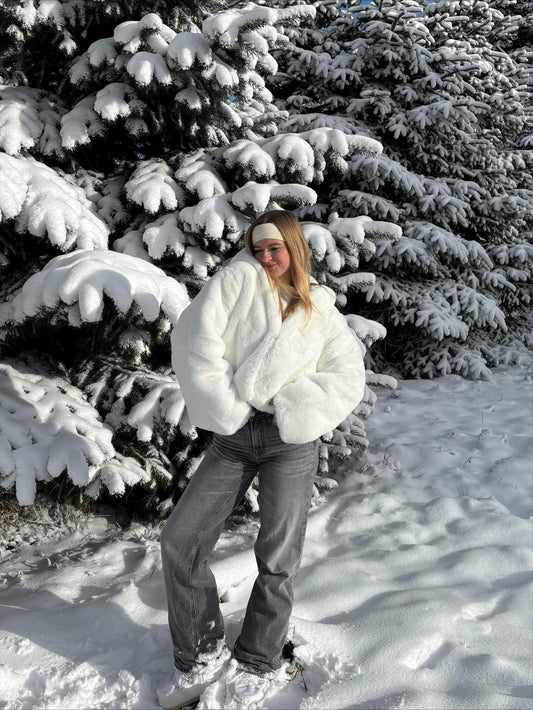 16 Perfect Snow Outfit Ideas for Women