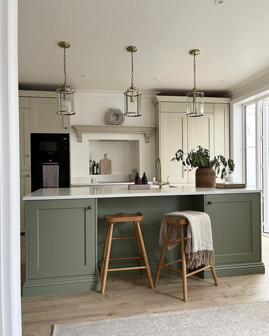 15 Simple Yet Stunning Two Tone Kitchen Ideas