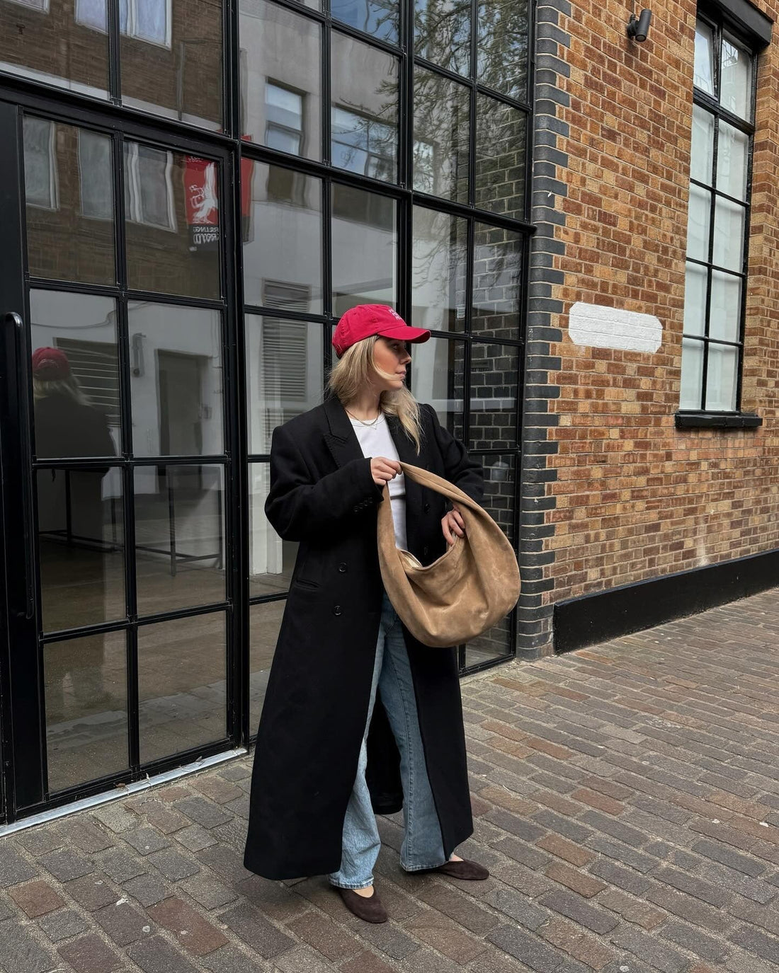 13 Modern Outfits with Hats