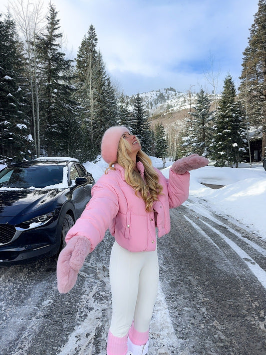 17 Outfit Ideas: Snow Outfits for Women 2026