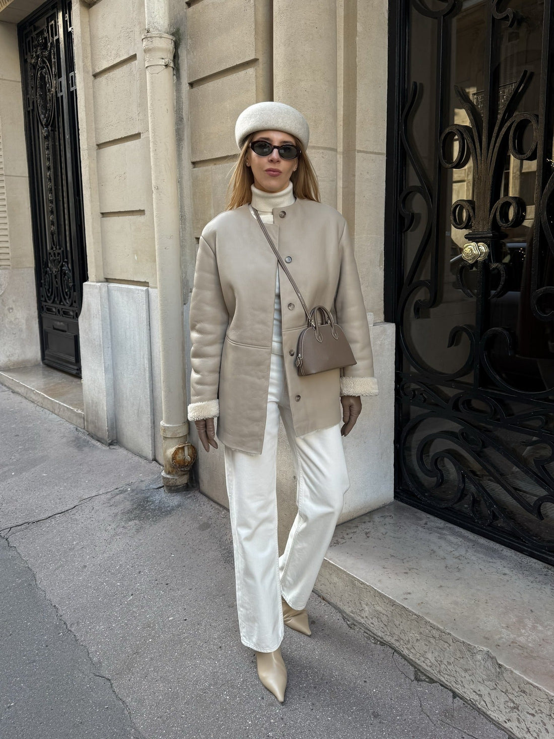 13 Clean Outfits with White Jeans