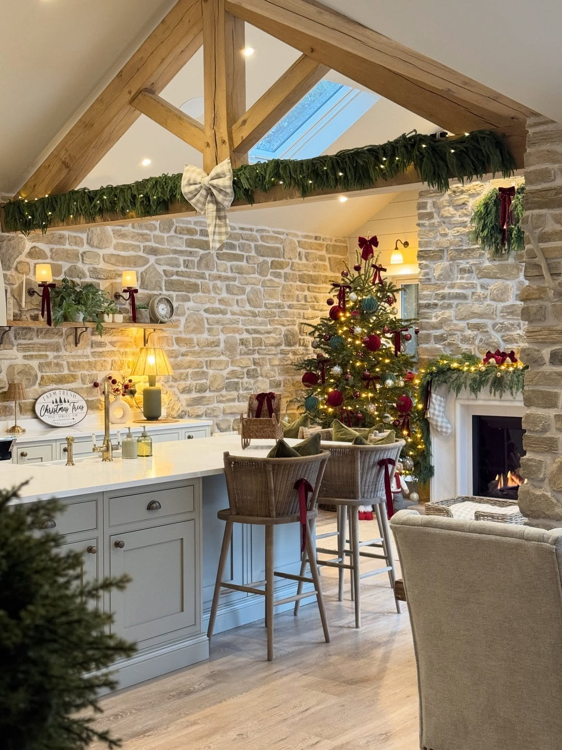 15 Festive Decorating Ideas for Christmas Kitchen