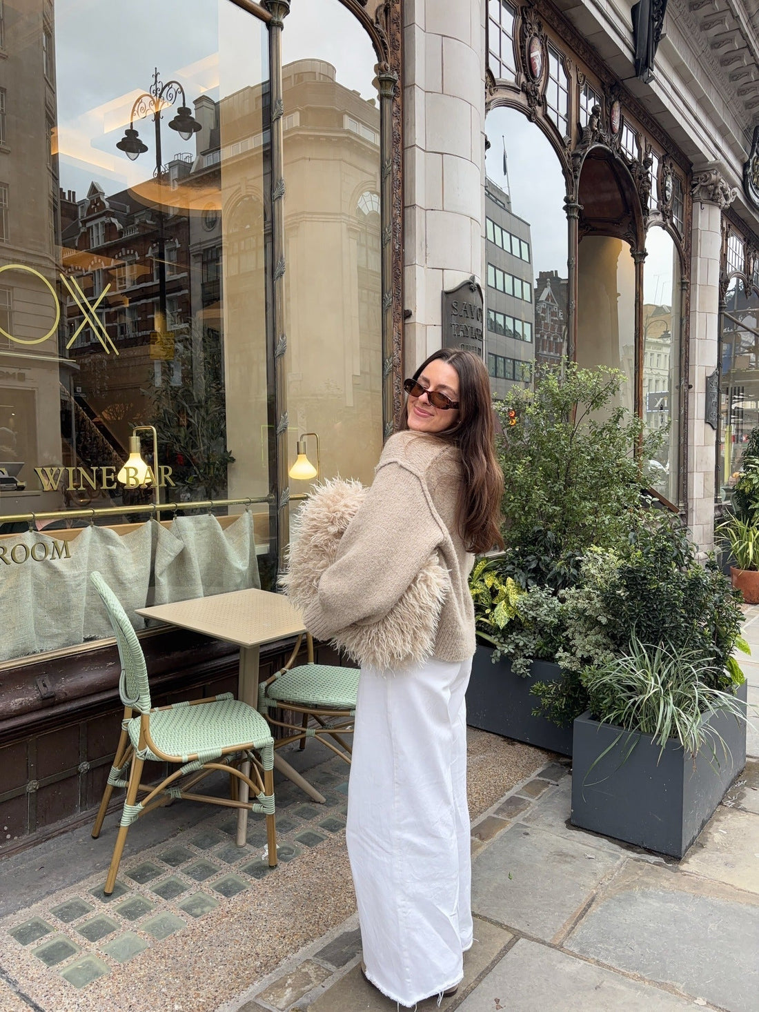 16 Stylish Coffee Date Outfits