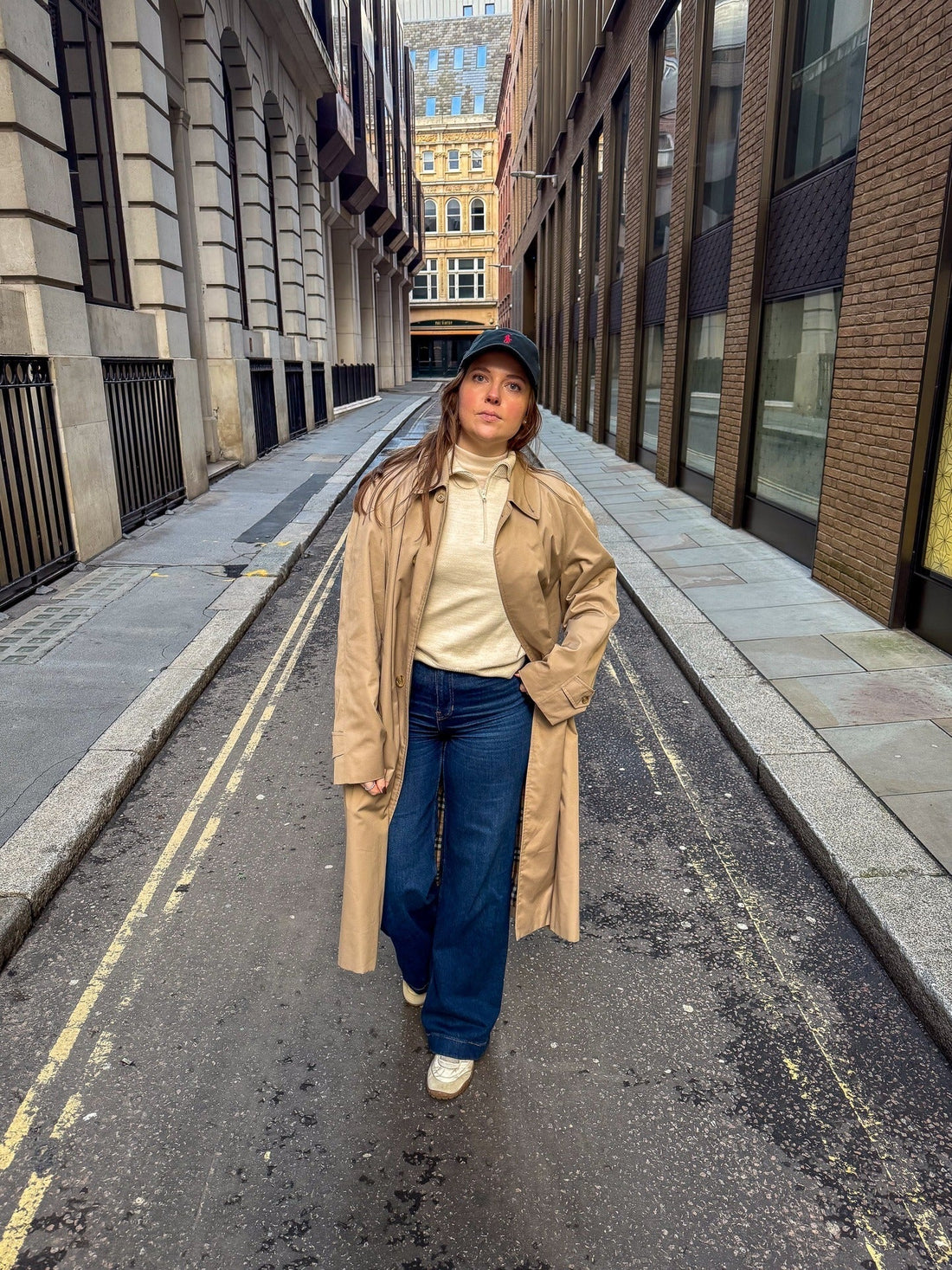 16 Simple Neutral Outfits for Women 2026