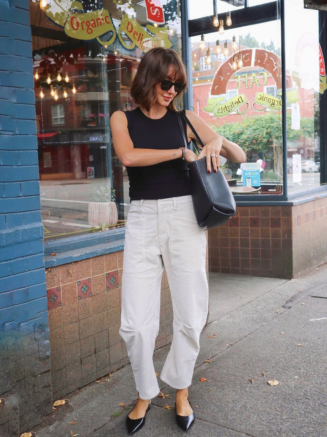13 Effortless Outfits with White Jeans for All Seasons