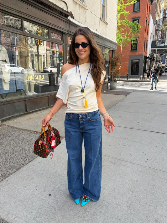 15 Chic Outfits with Blue Jeans 2026