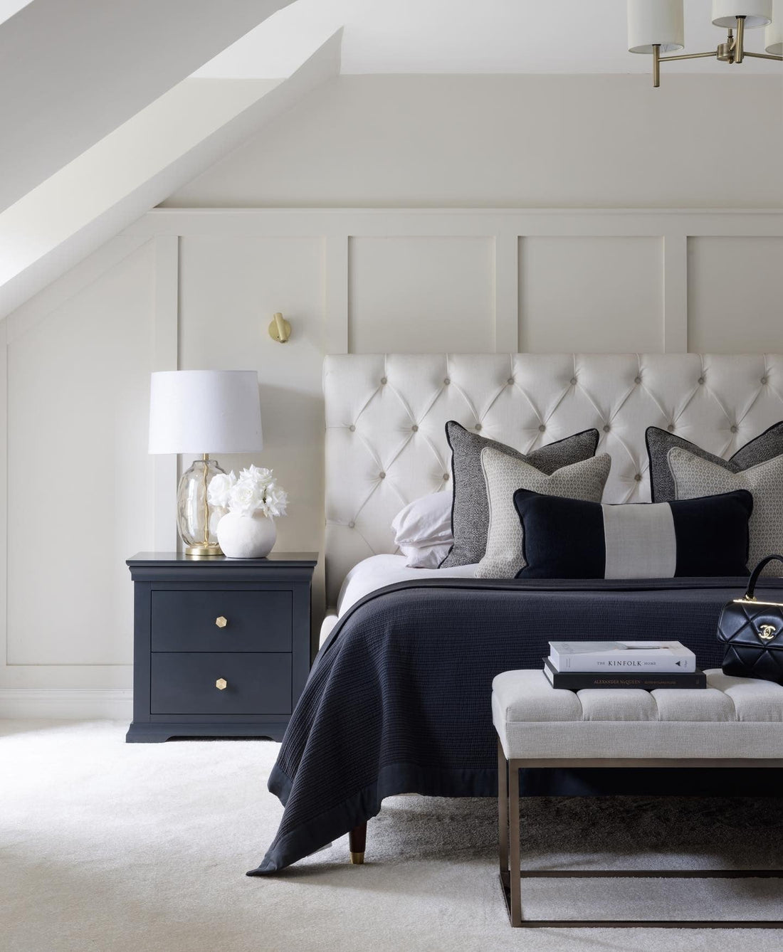 14 Clean & Classic Hotel Style Bedroom Ideas 2026