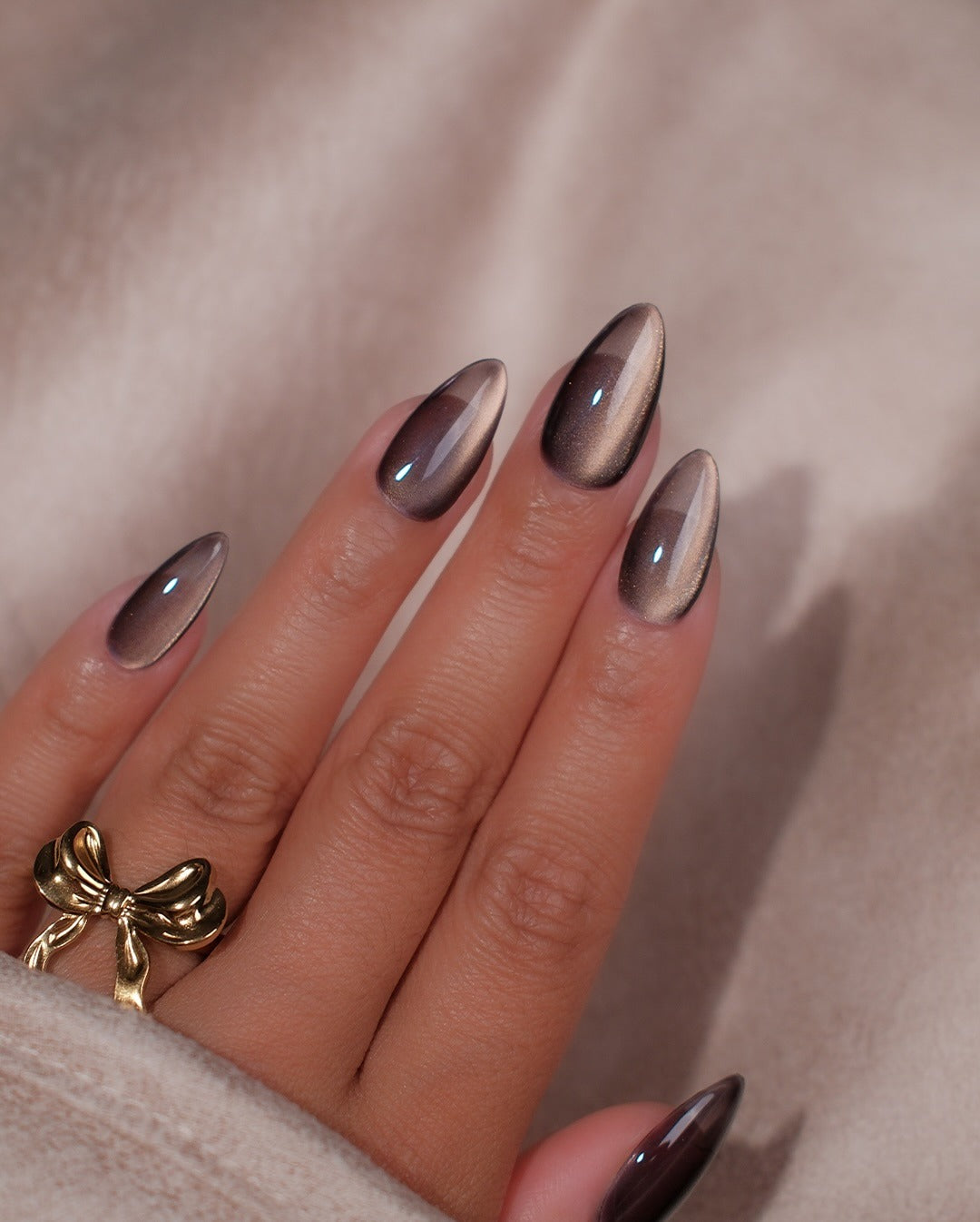 15 Shimmering Cat Eye Nail Ideas You’ll Adore