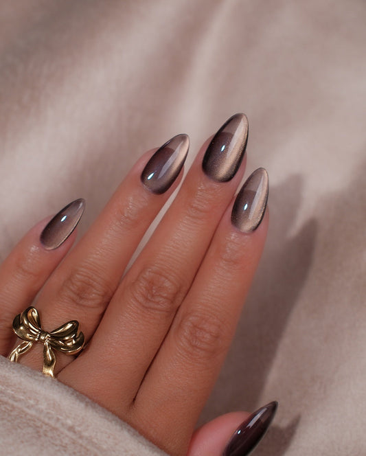 15 Shimmering Cat Eye Nail Ideas You’ll Adore