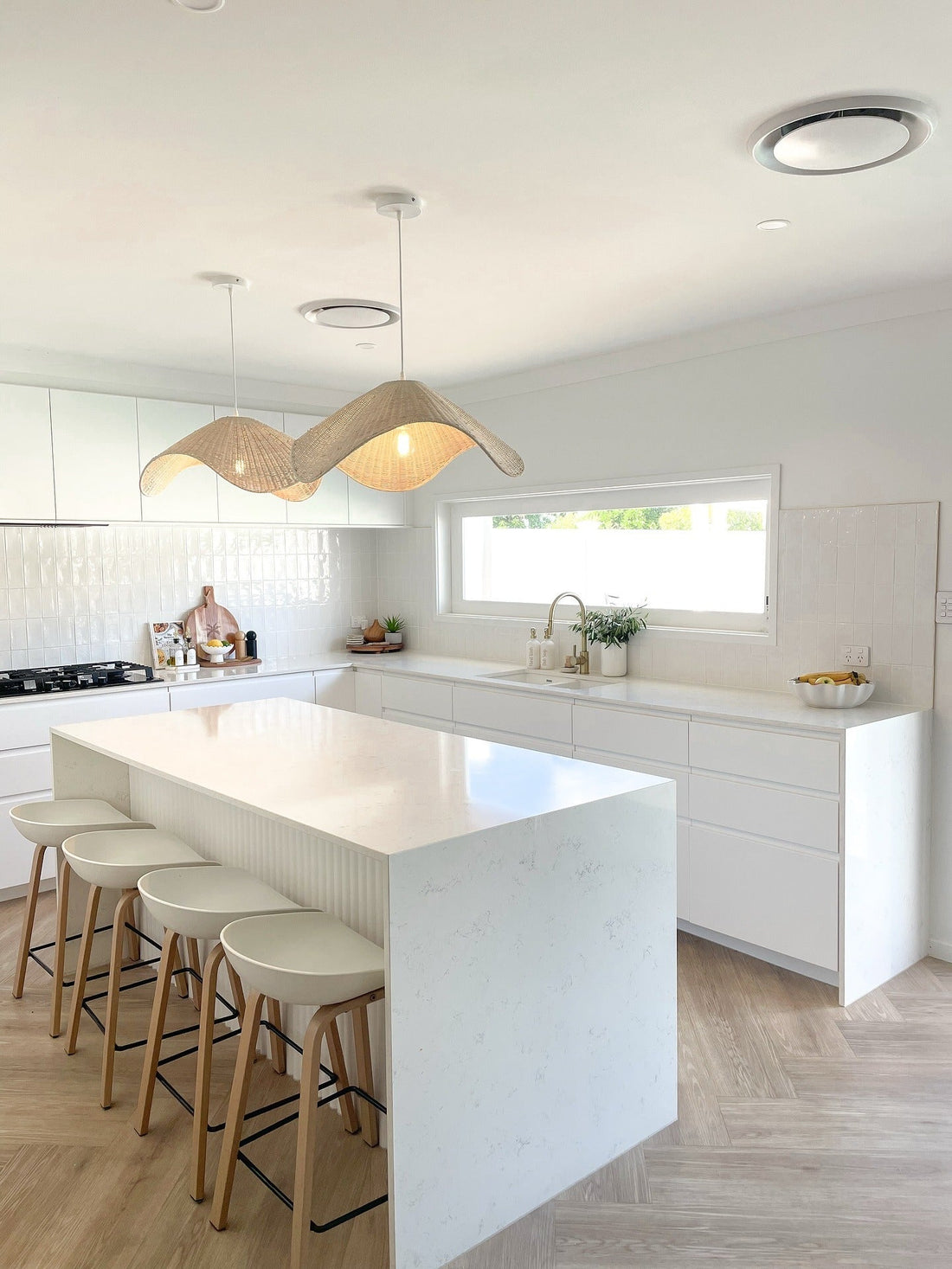 15 Beach Kitchen Ideas That Look Chic and Coastal