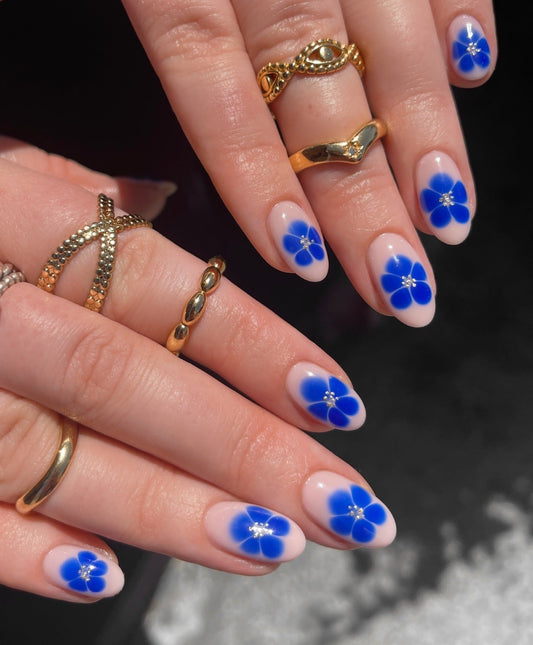 15 Pretty Blue Flower Nail Ideas
