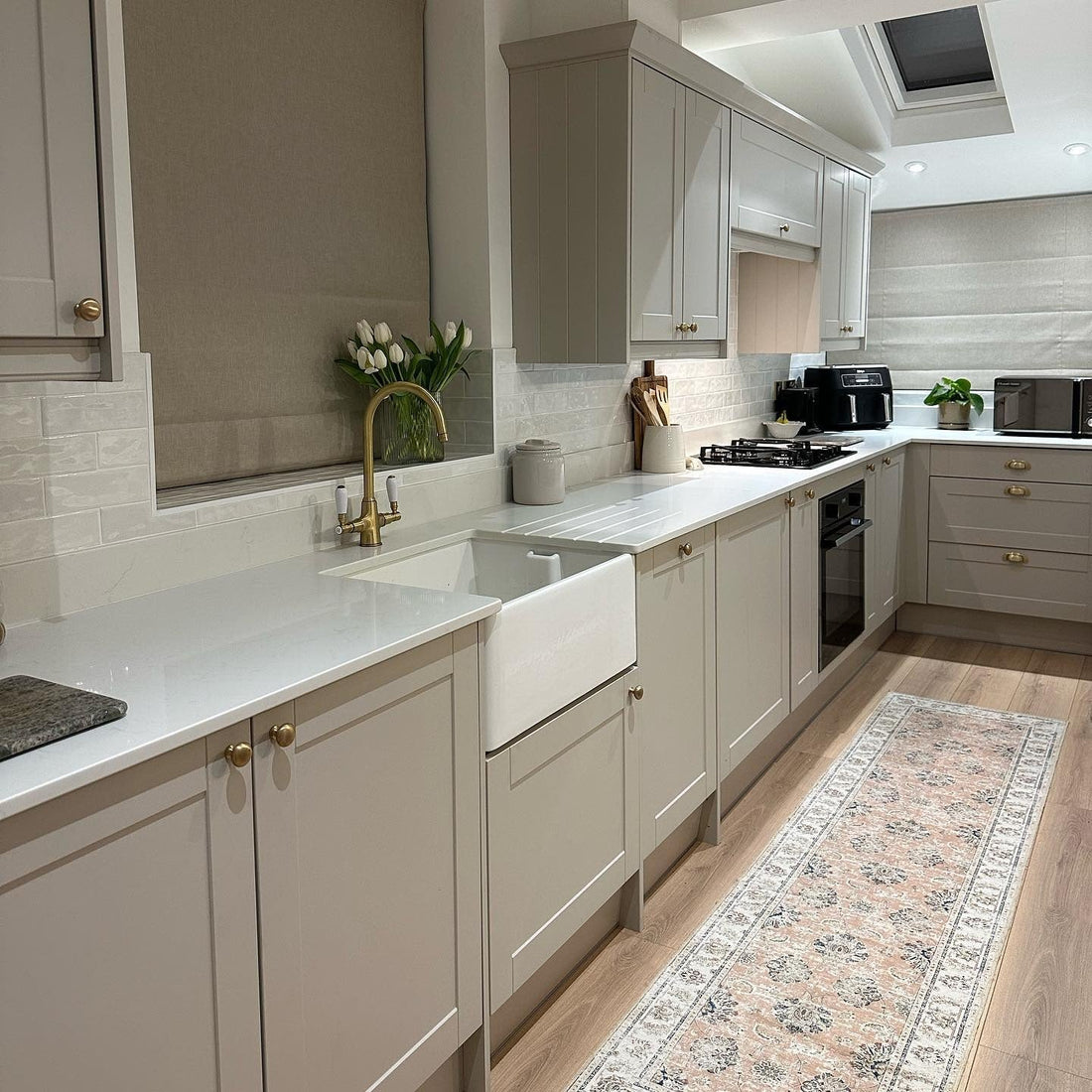 15 Calm and Classy Neutral Kitchen Ideas