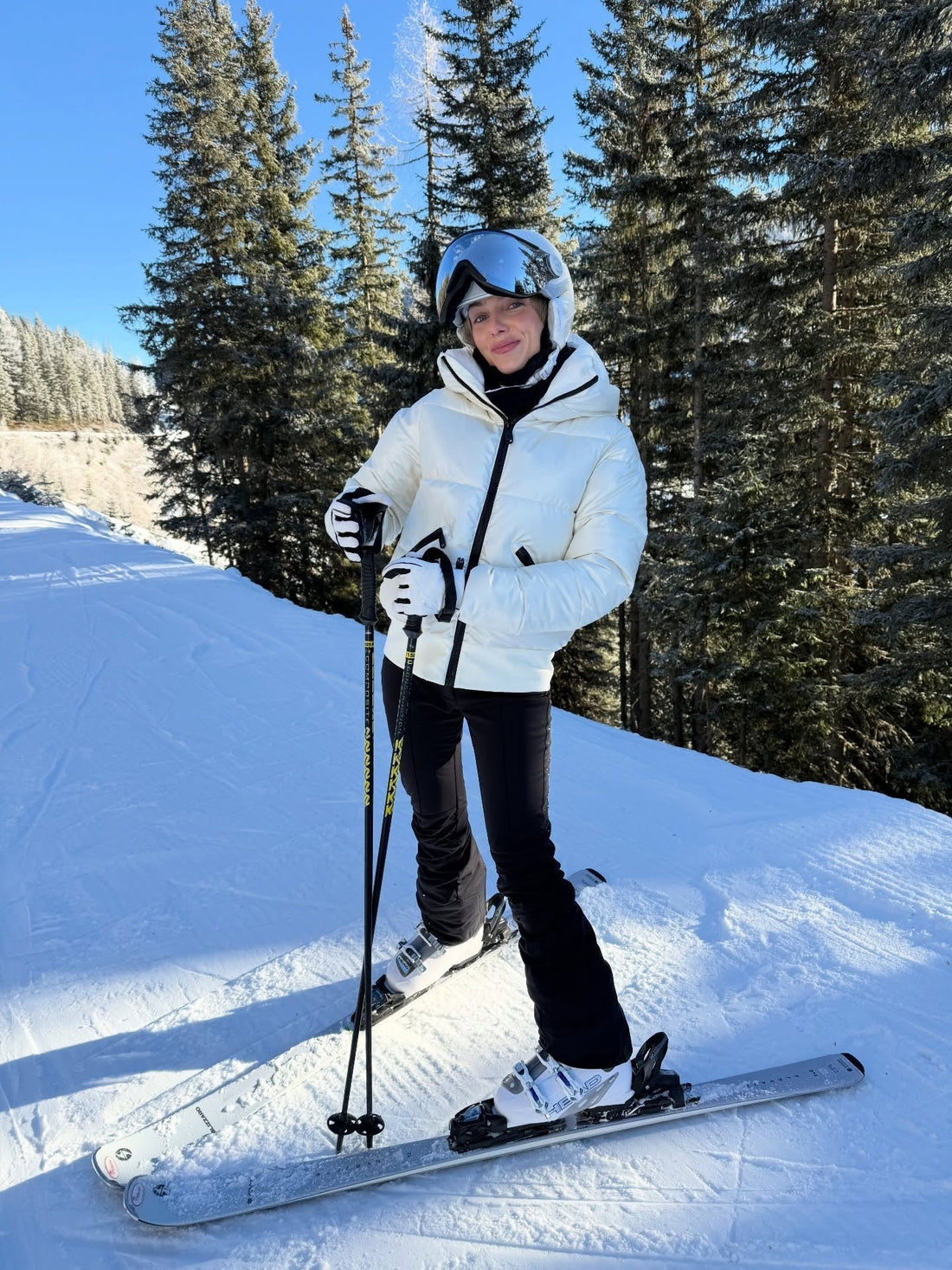 15 Fashion-Forward Ski Outfits for Women 2026