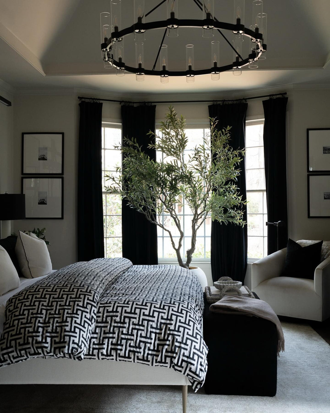 24 Dark & Dreamy Moody Bedroom Ideas