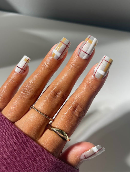 18 Clean Plaid Nail Ideas That Slay