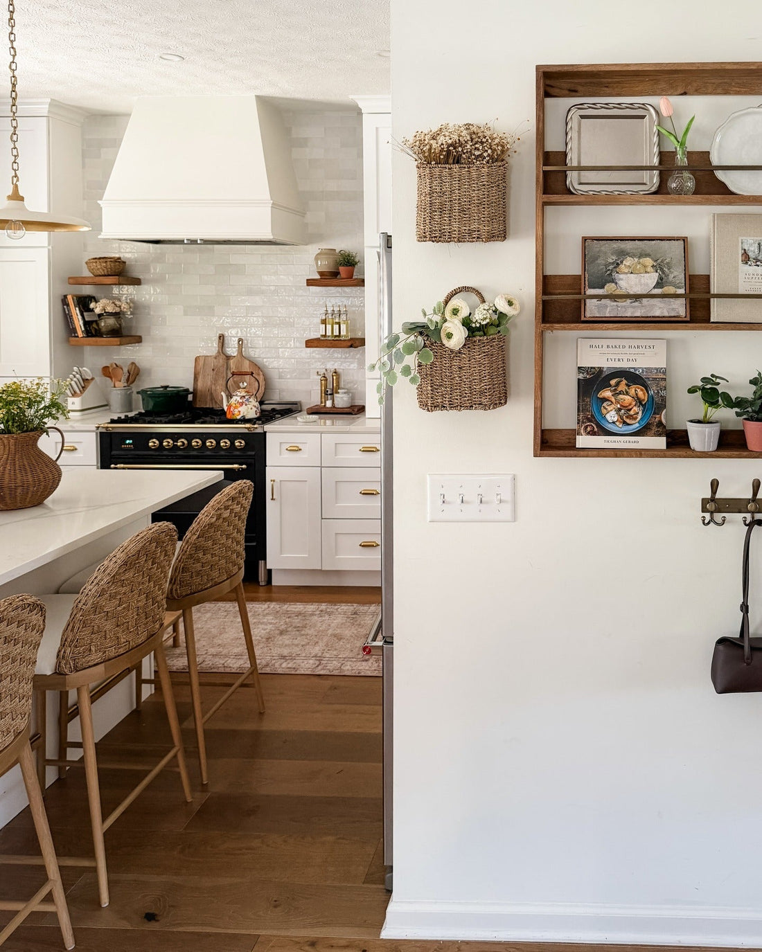 16 Designer Kitchen Wall Decor Ideas