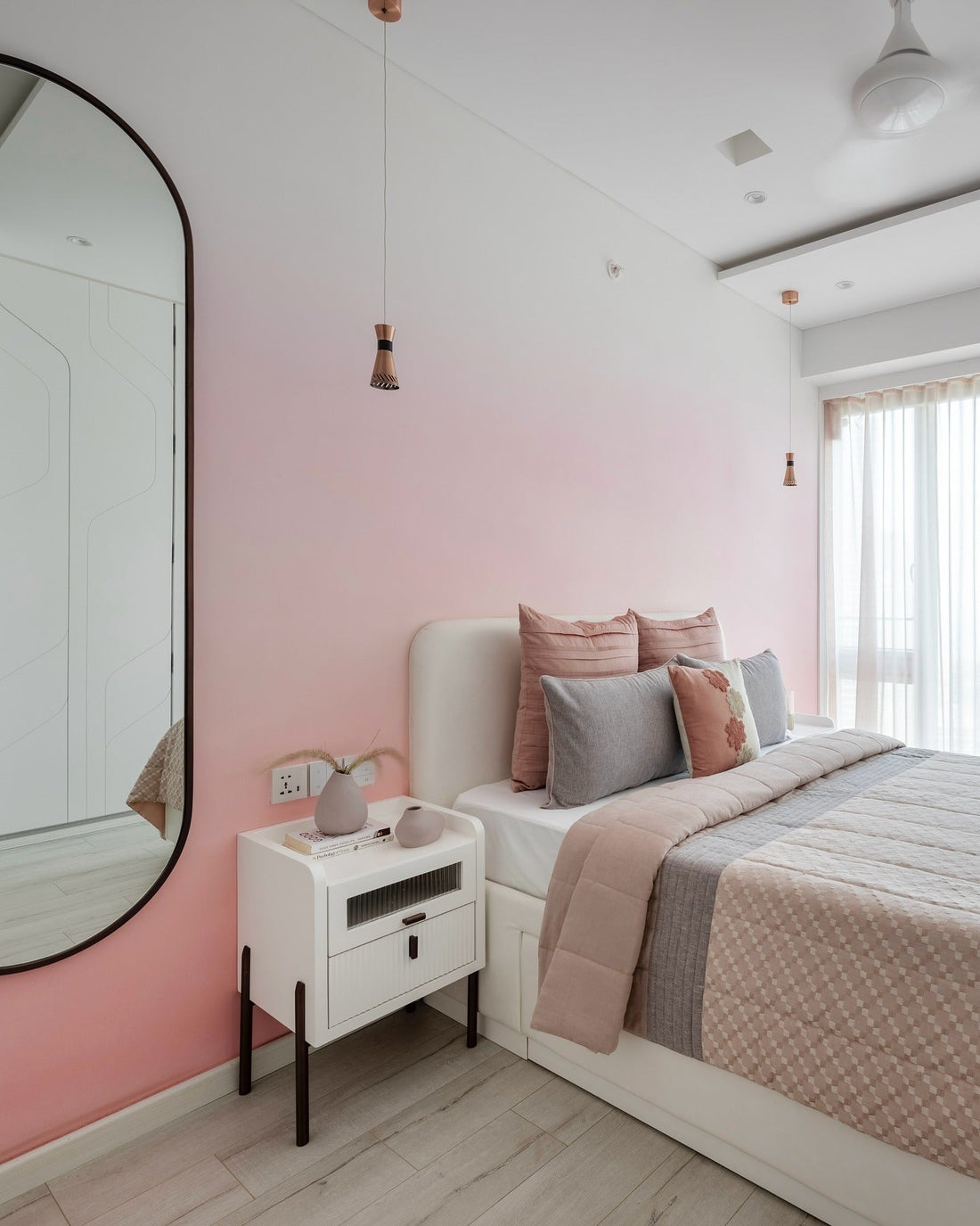 14 Cozy Light Pink Bedroom Ideas That Wow