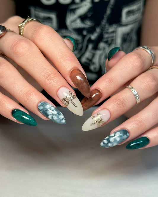 16 Gorgeous Dragonfly Nail Ideas