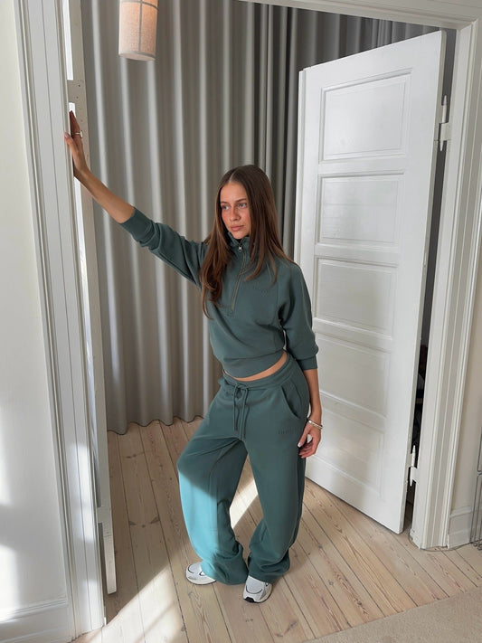 14 Effortless Outfits with Sweatpants