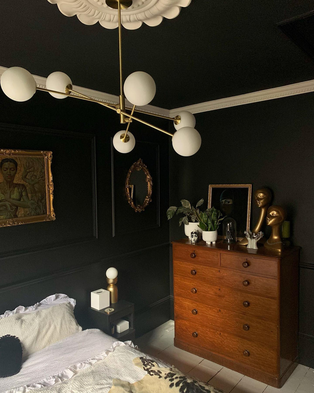 15 Cozy Bedroom Ideas with Black Walls