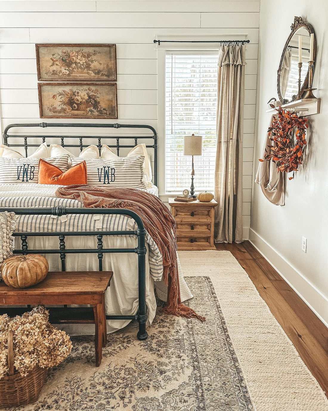 13 Cozy Farmhouse Bedroom Ideas for a Warm Retreat