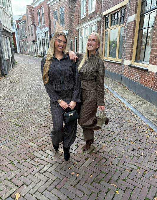 13 Stylish Matchy Outfits for Friends