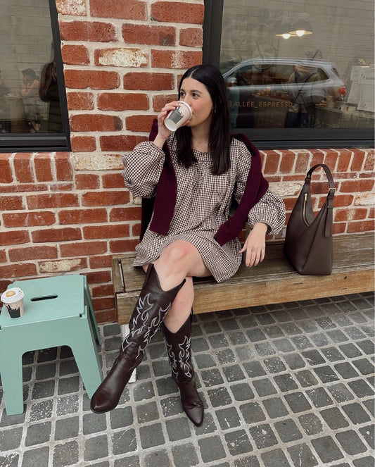 15 Cozy Outfits with Boots That Look Chic