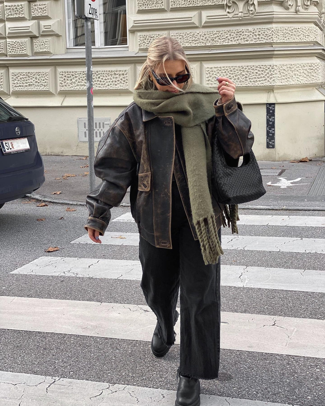 13 Easy Outfits with Black Jeans