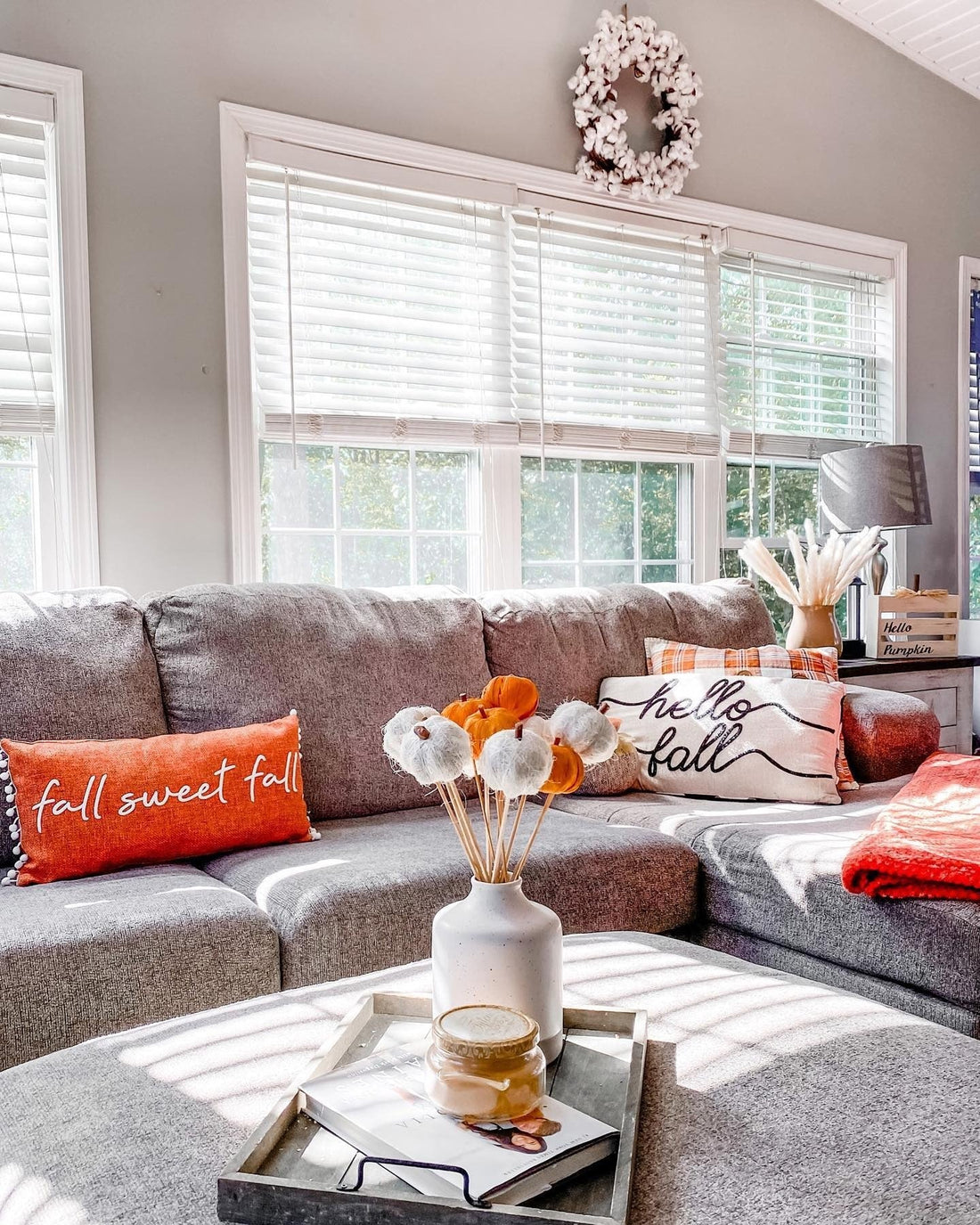 13 Simple Fall Living Room Decorating Ideas 2026