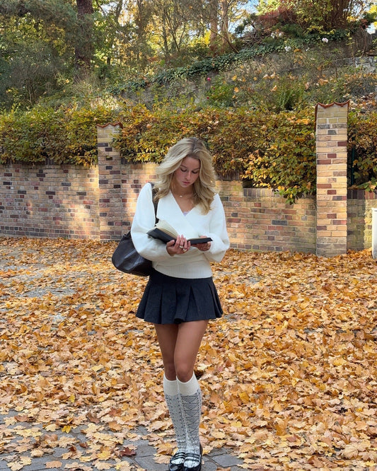 15 Simple Outfits with Black Skirt 2026