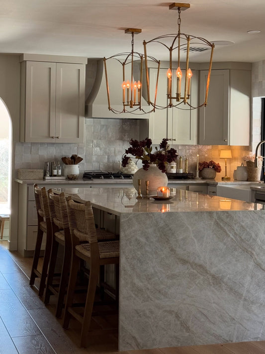 15 Luxe Kitchen Chandelier Ideas