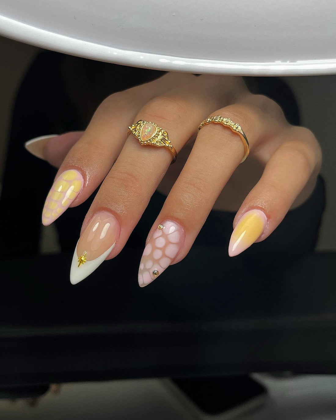 13 Fun Yellow and White Nail Ideas That Keep It Simple