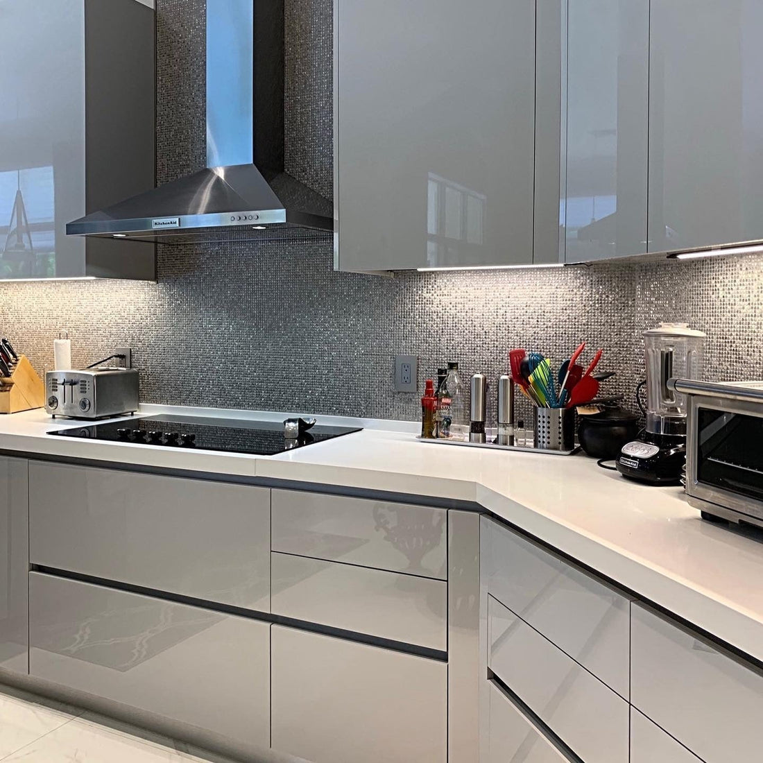 14 Light Gray Kitchen Ideas You’ll Keep Saving