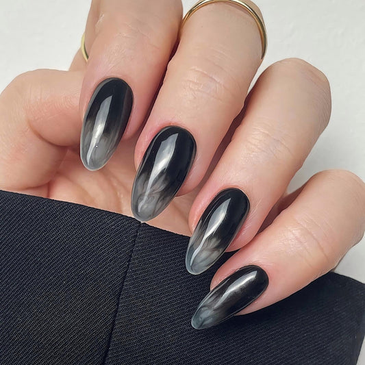 13 Elegant Black and Grey Nail Ideas