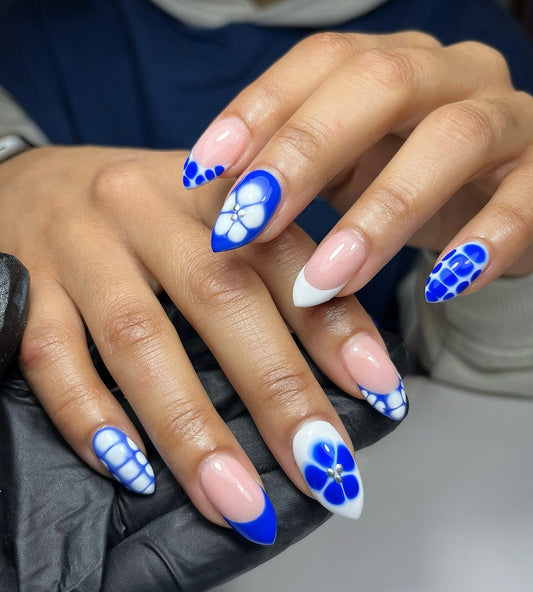 16 Creative Blue and White Nail Ideas Worth Saving